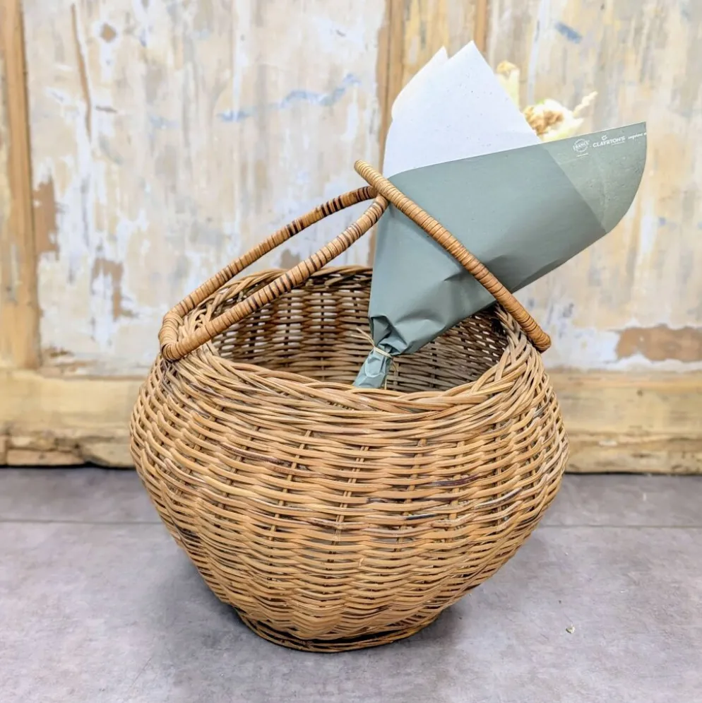 Panier boule en rotin tressé à anse