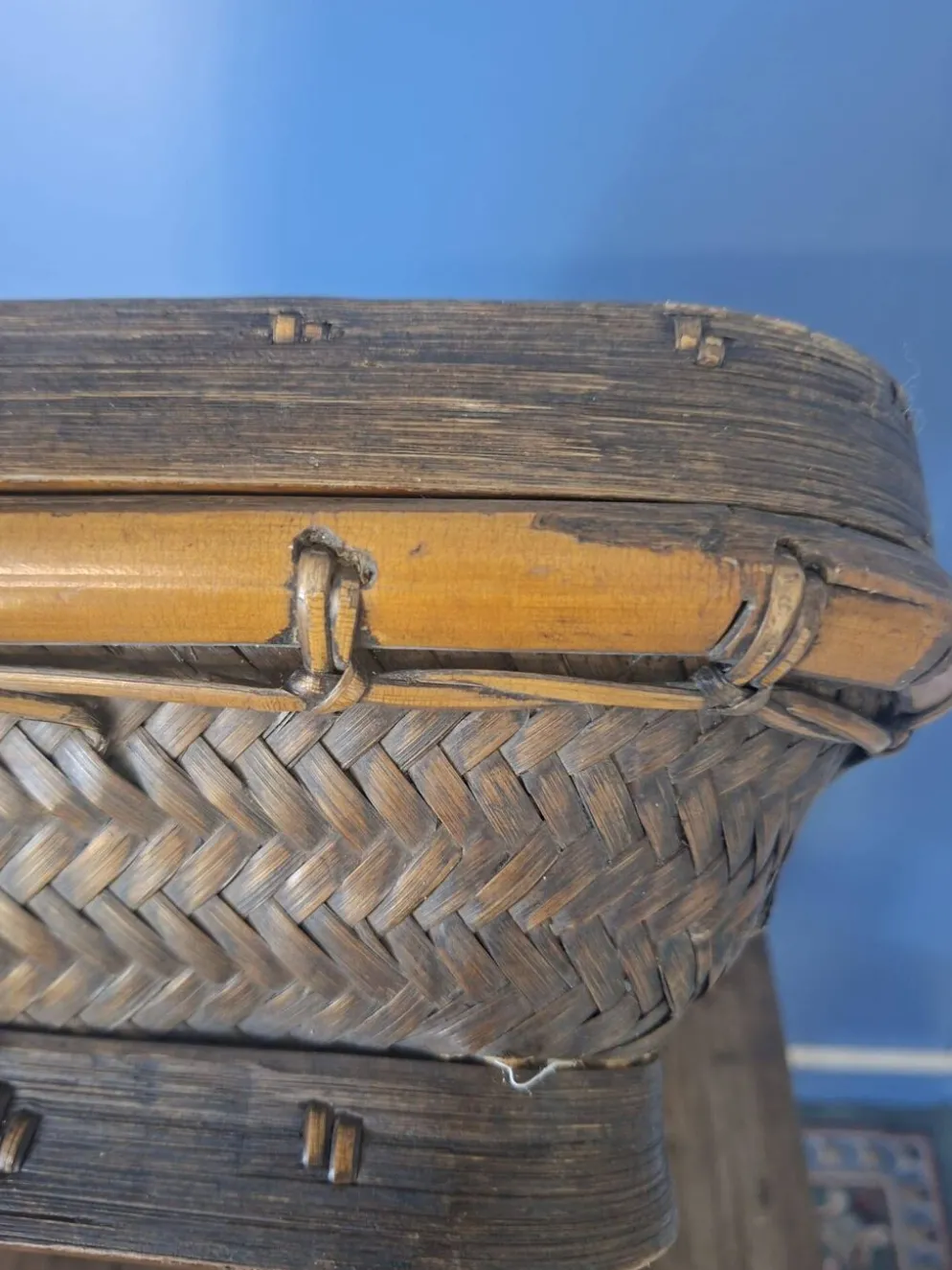 Panier chinois ancien en bambou tressé à couvercle — XIXe/XXe siècle
