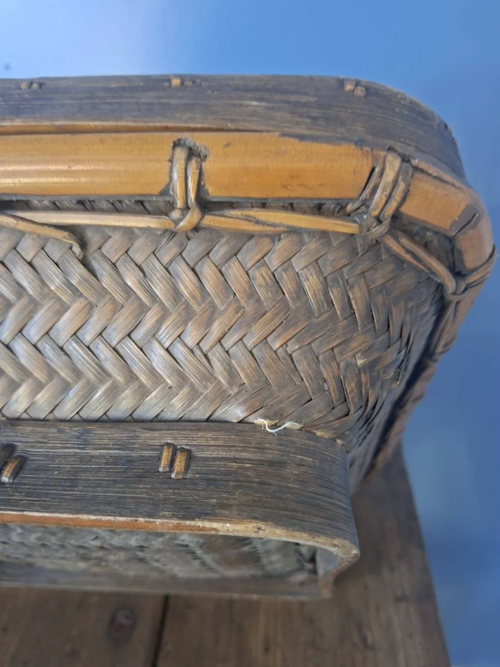 Panier chinois ancien en bambou tressé à couvercle — XIXe/XXe siècle