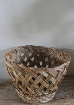 Panier corbeille ronde haute osier ajouré vintage