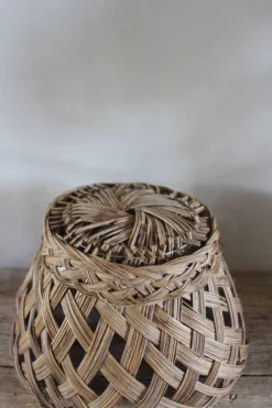Panier corbeille ronde haute osier ajouré vintage