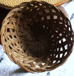 Panier corbeille ronde haute osier ajouré vintage
