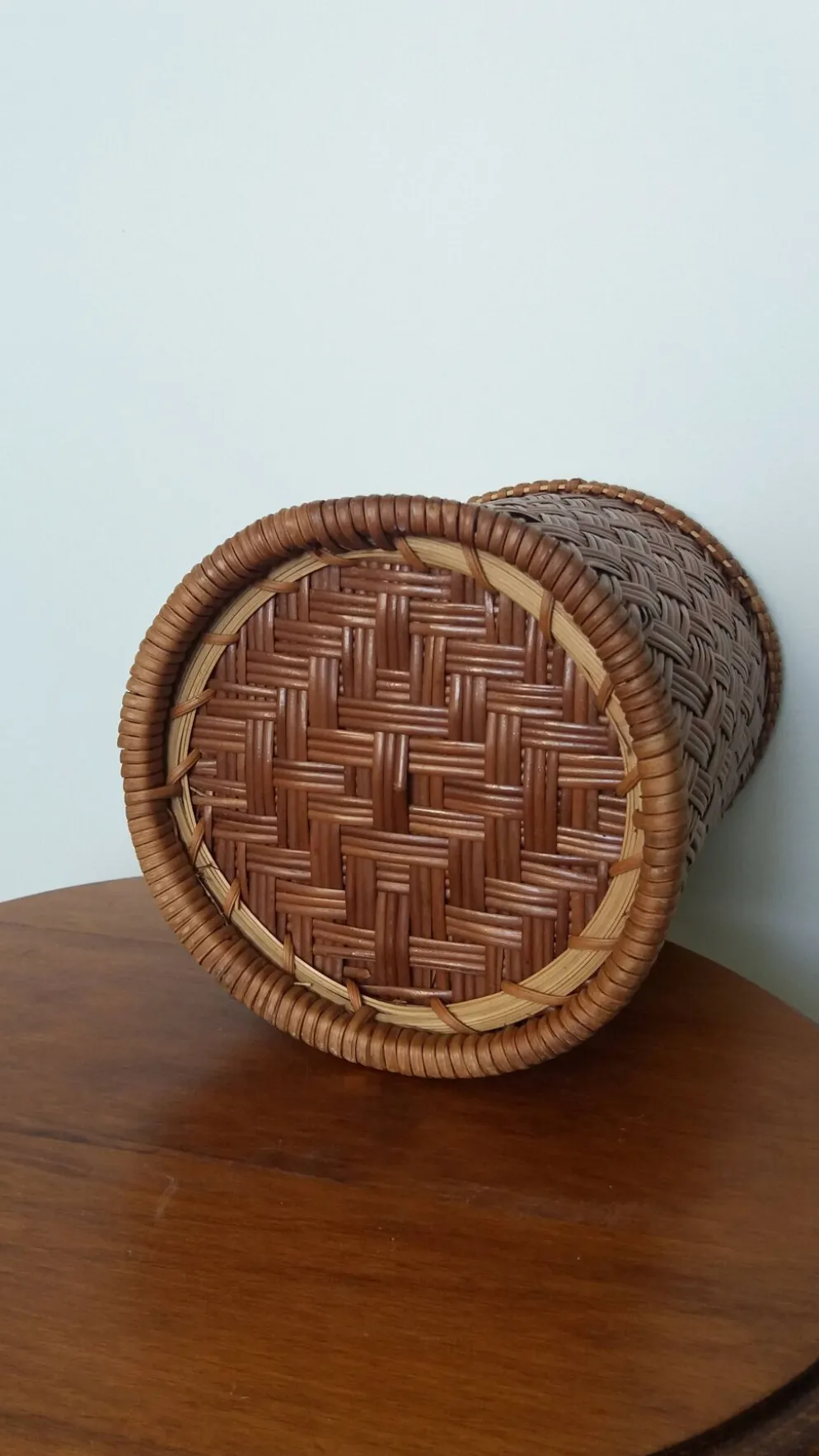 Panier cylindrique haut en osier, cache-pot ou corbeille à papier