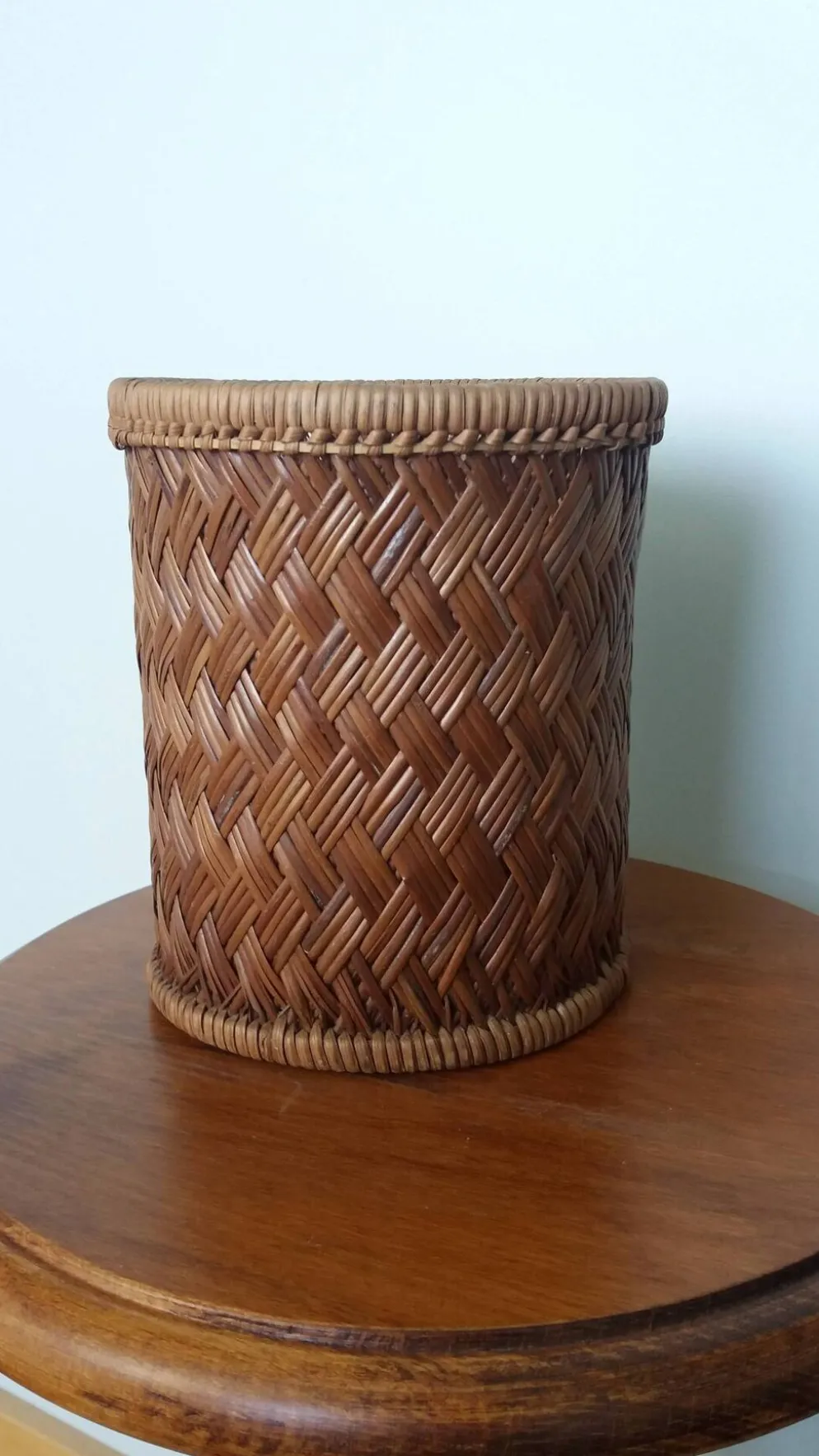 Panier cylindrique haut en osier, cache-pot ou corbeille à papier