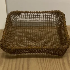 Panier de cheminée en métal rustique tissé antique, Pays-Bas vers 1900