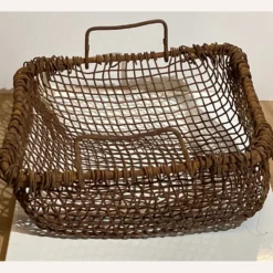 Panier de cheminée en métal rustique tissé antique, Pays-Bas vers 1900