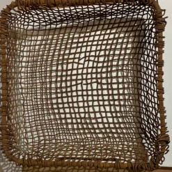 Panier de cheminée en métal rustique tissé antique, Pays-Bas vers 1900
