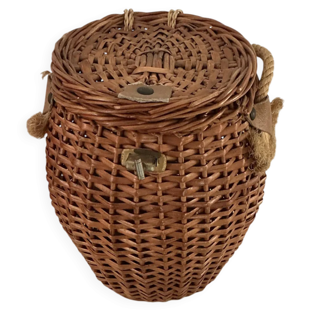 Panier de pêche ancien en osier.