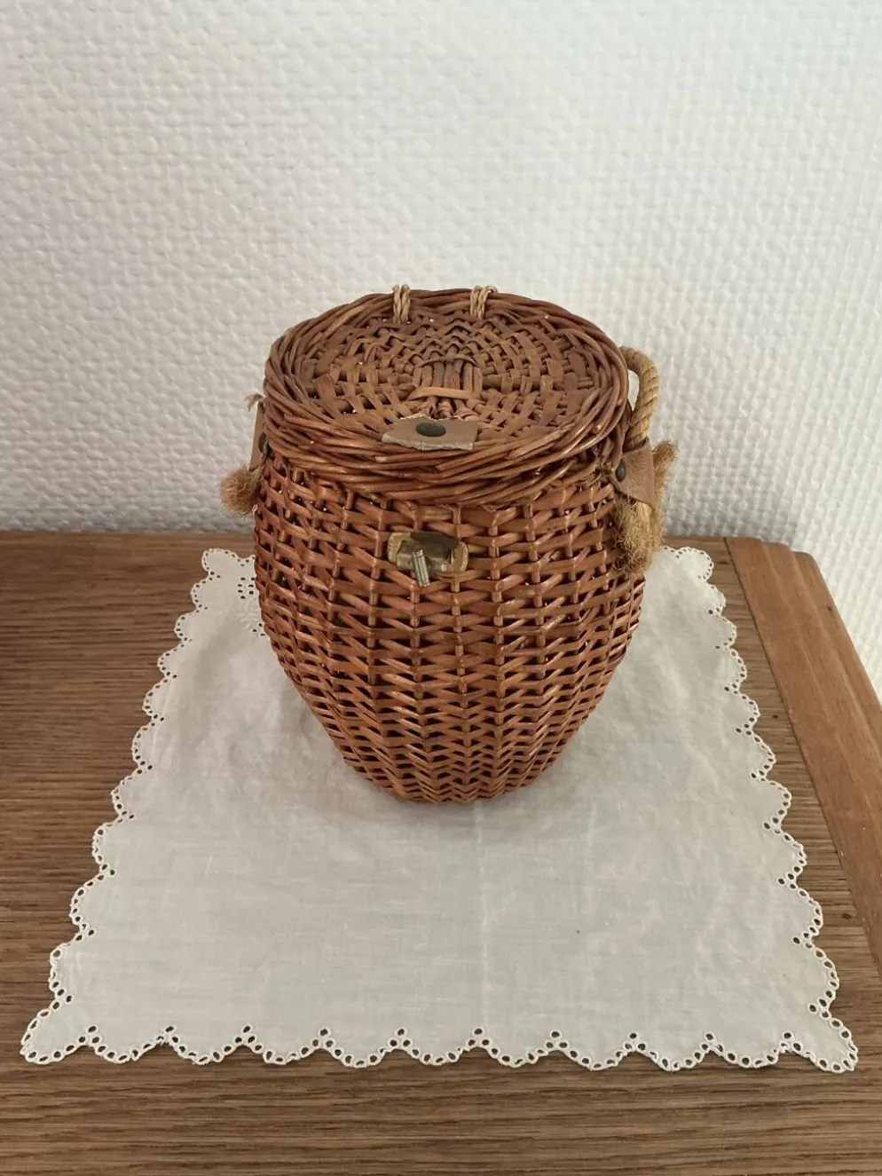 Panier de pêche ancien en osier.