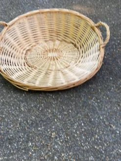 Panier de présentation rond en osier et rotin tressé