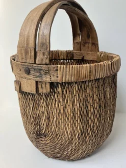 Panier de récolte asiatique ancien