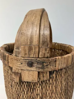 Panier de récolte asiatique ancien