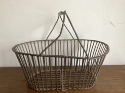 Panier de récolte en fer battu de campagne 1930