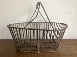 Panier de récolte en fer battu de campagne 1930