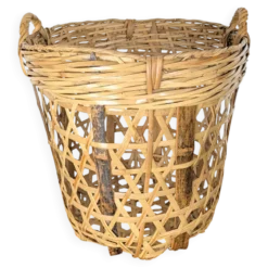 Panier en bambou tressé