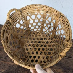 Panier en bambou tressé