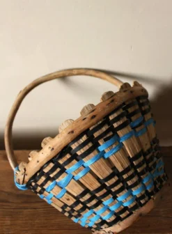 Panier en bois anse ronde vintage tressage bleu noir vintage