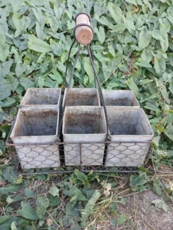Panier en fil de fer grillagé