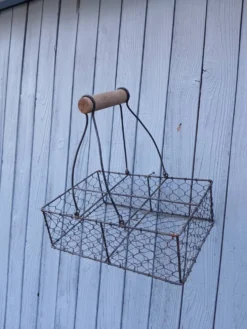 Panier en fil de fer grillagé