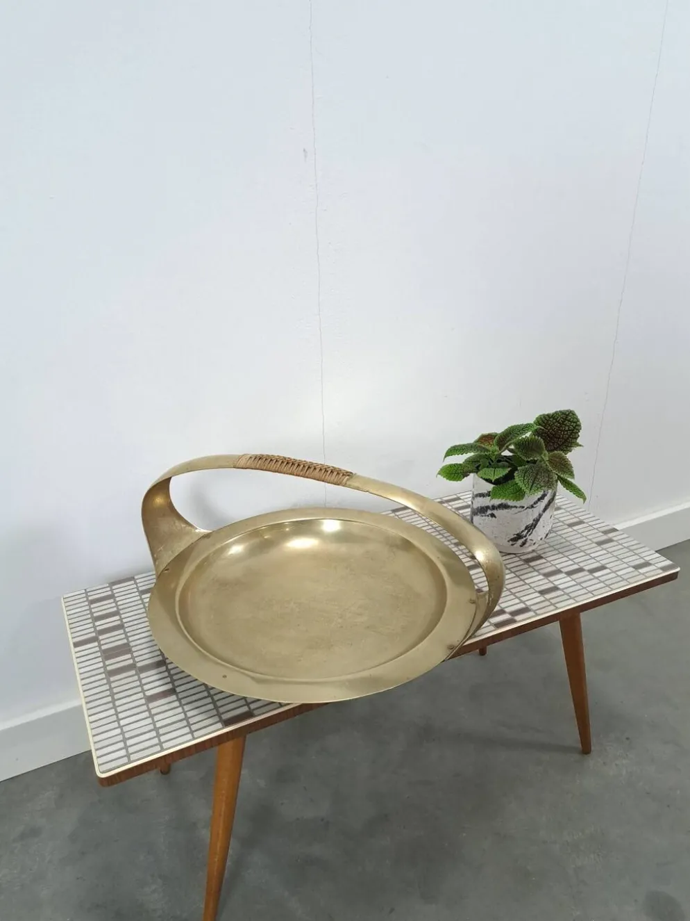 Panier en laiton Art Déco des années 20, plat.