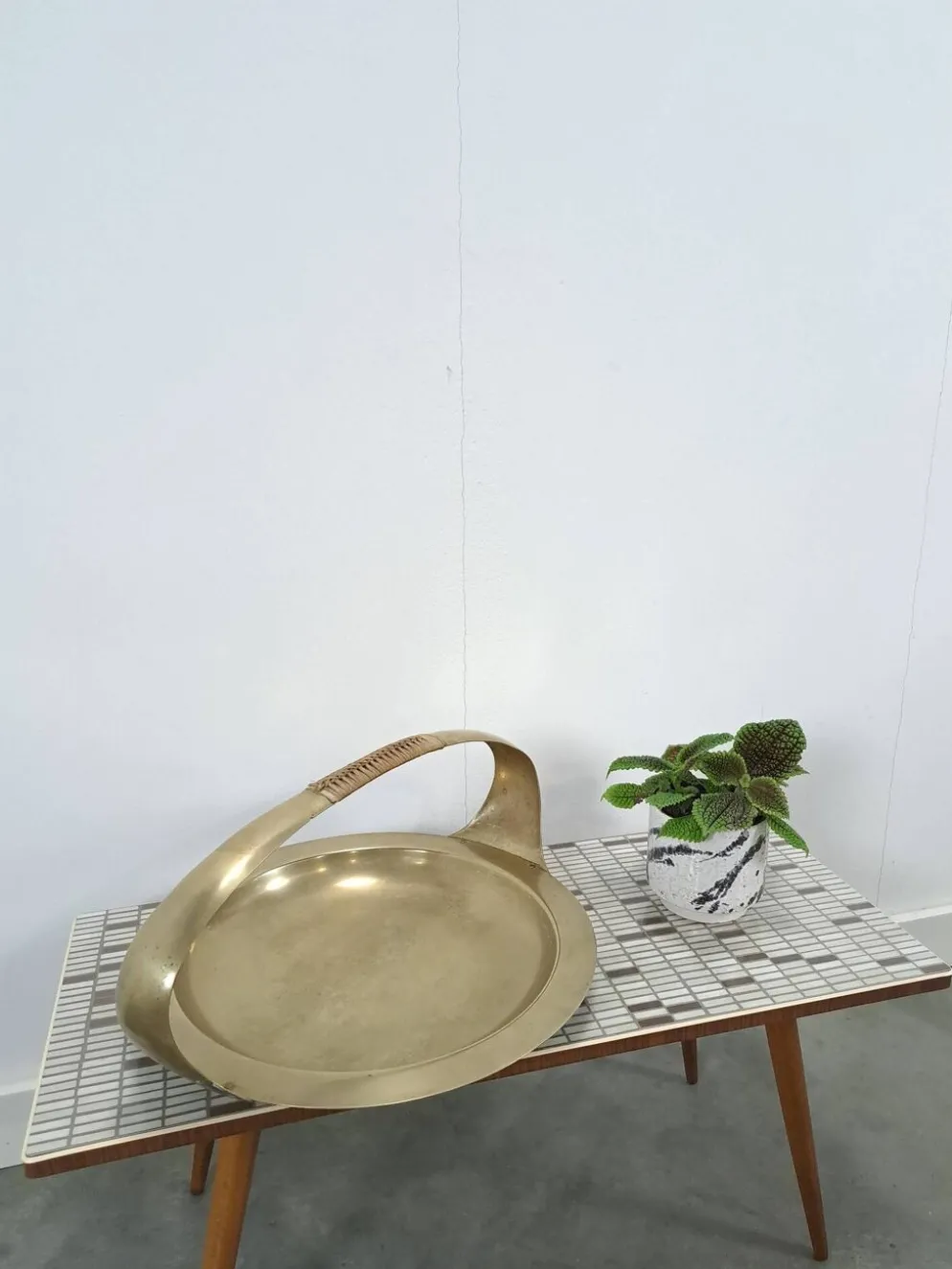 Panier en laiton Art Déco des années 20, plat.