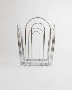 Panier en métal chromé vintage au design Space Age des années 1980 – rangement argenté pour magazines, couvertures, 37x42x34 cm