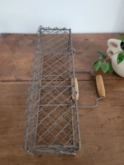 Panier en métal grillagé