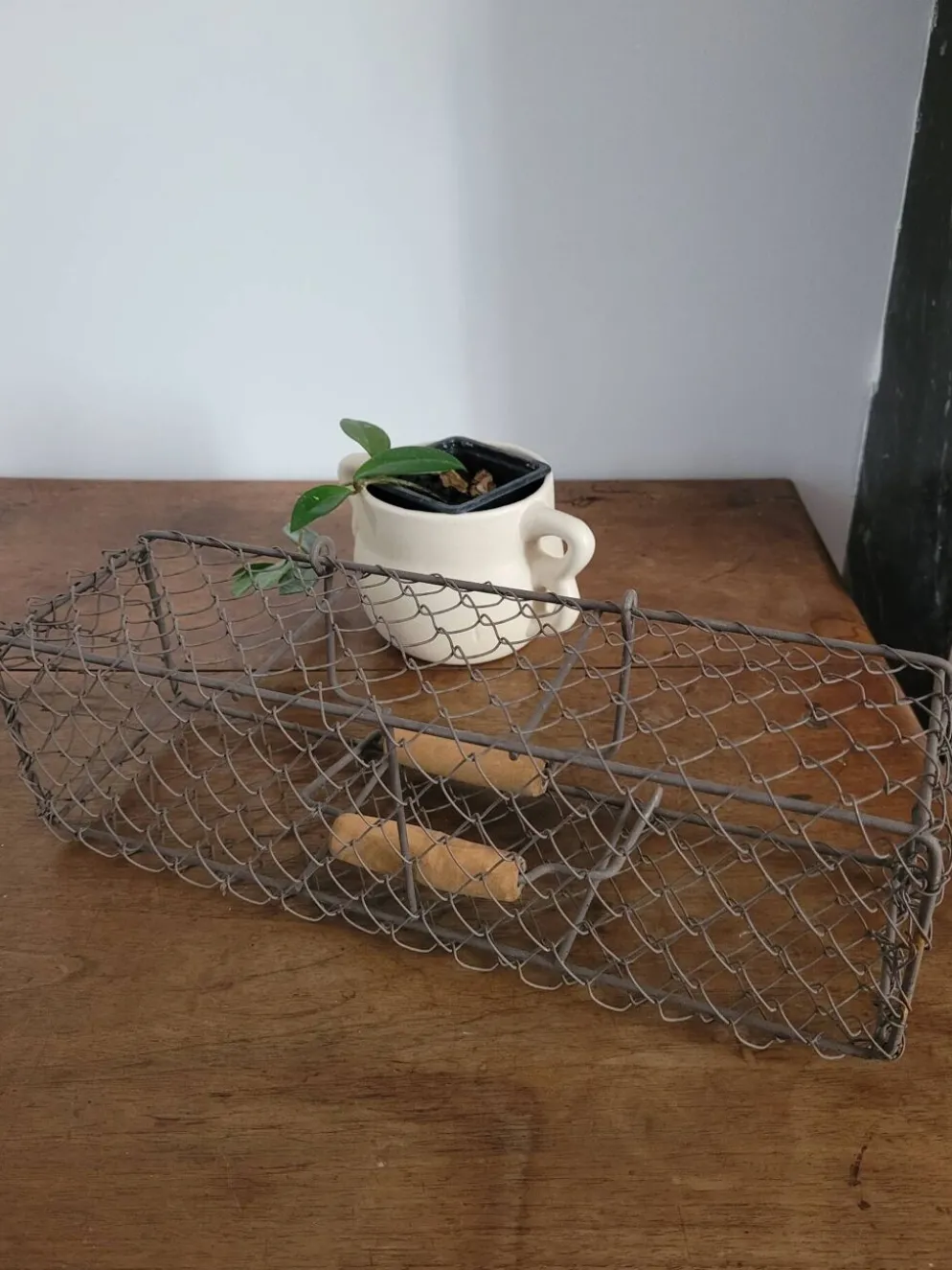 Panier en métal grillagé
