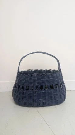 Panier en osier bleu