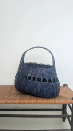 Panier en osier bleu