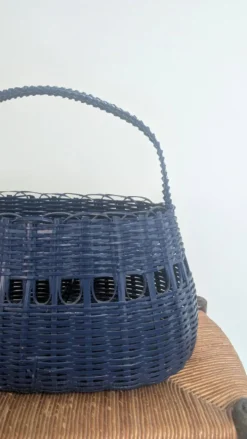 Panier en osier bleu