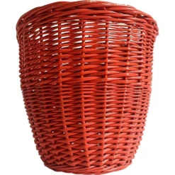 Panier en osier corail rouge bohème des années 1960, France.
