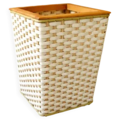 Panier en plastique tressé rétro avec cadre en bois