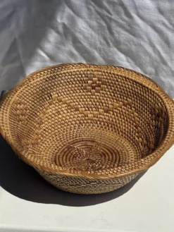 Panier en rotin en forme de fleur artisanal indonésien D26 H8