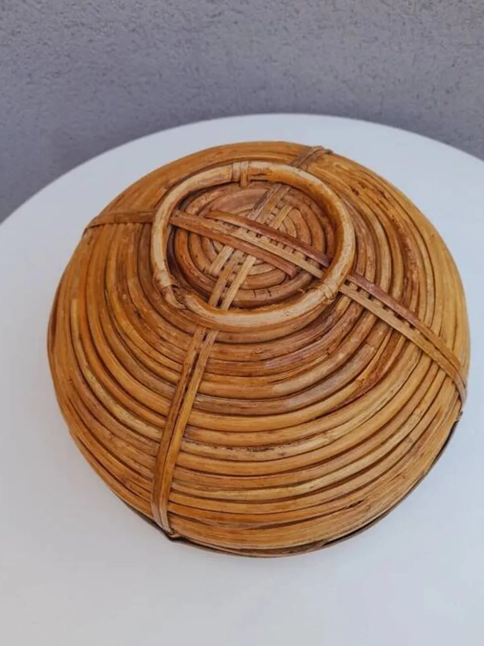 Panier en rotin et laiton 1970