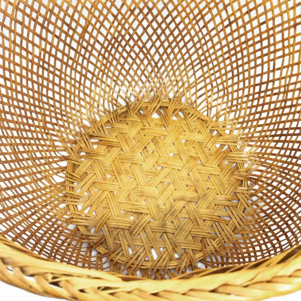 Panier en rotin tressé ajouré
