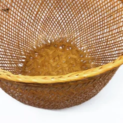 Panier en rotin tressé ajouré