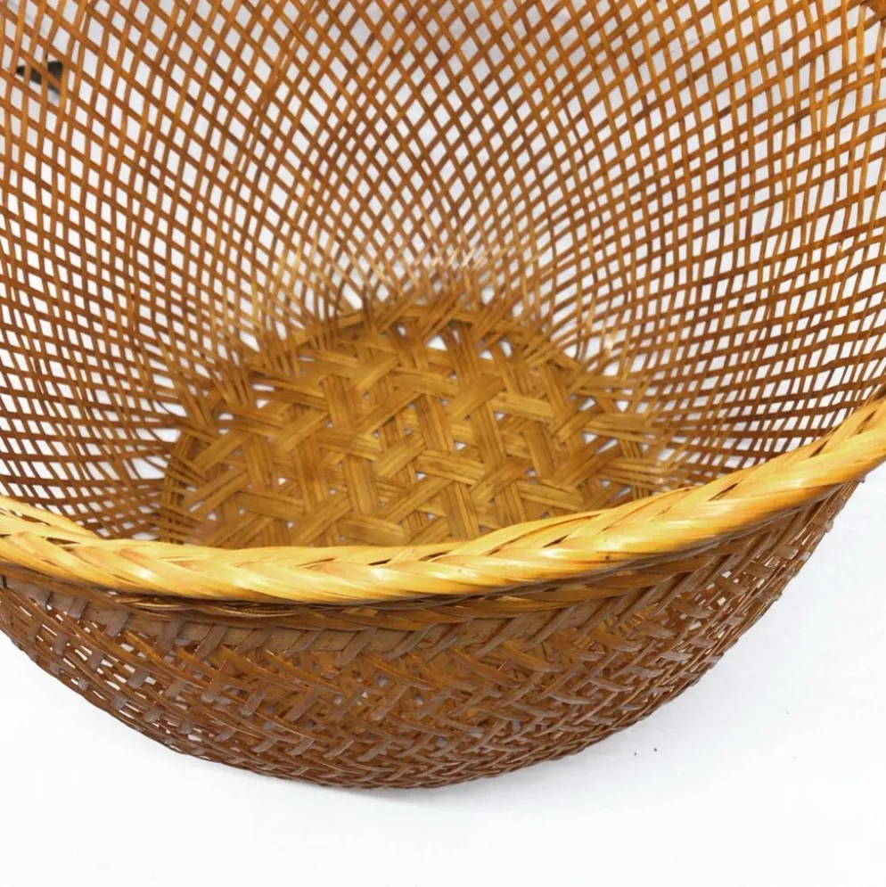 Panier en rotin tressé ajouré