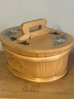 Panier fabriqué et peint à la main
