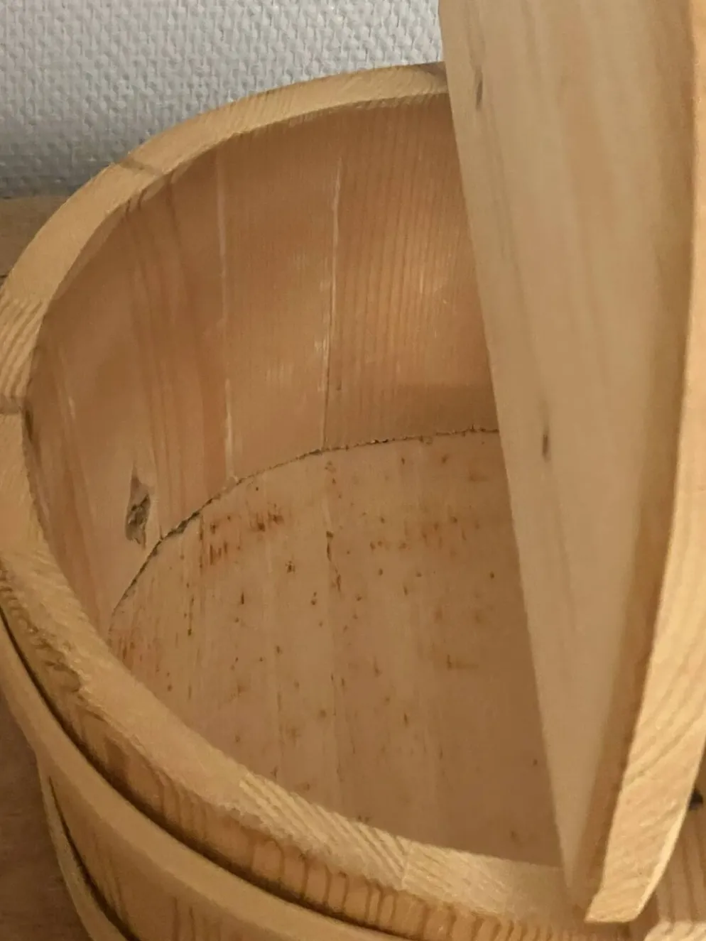 Panier fabriqué et peint à la main