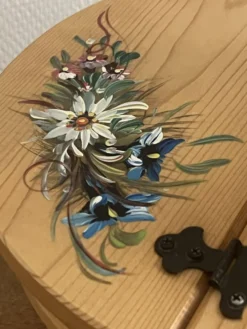 Panier fabriqué et peint à la main