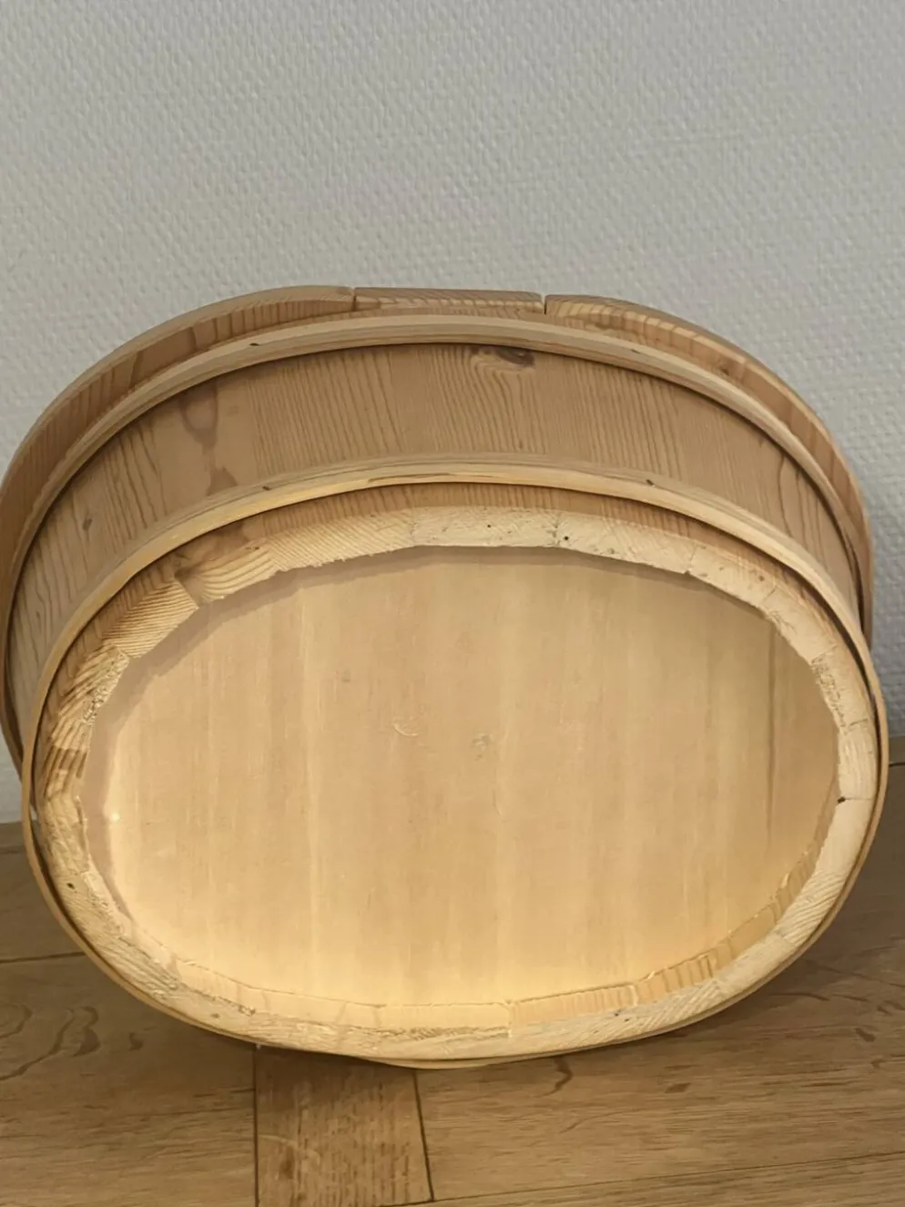 Panier fabriqué et peint à la main