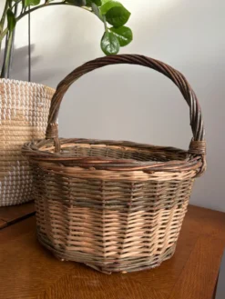 Panier osier tressé vintage , grande anse
