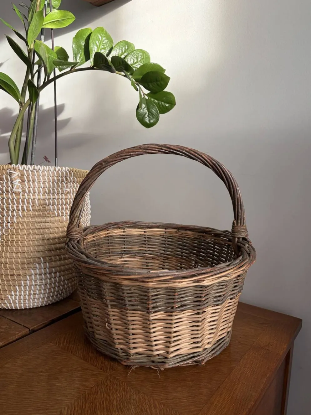 Panier osier tressé vintage , grande anse