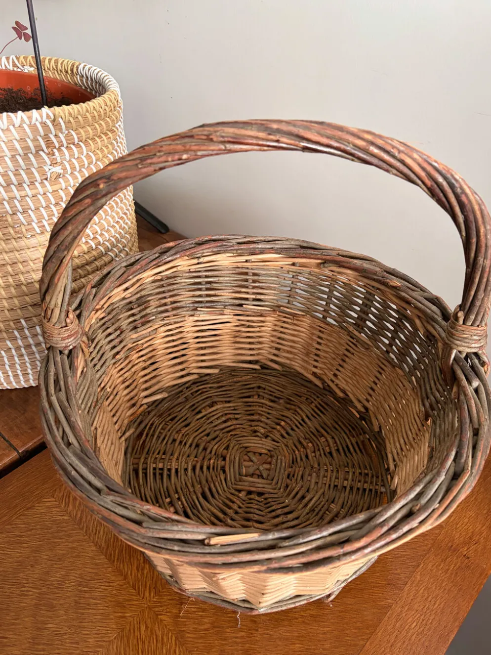 Panier osier tressé vintage , grande anse