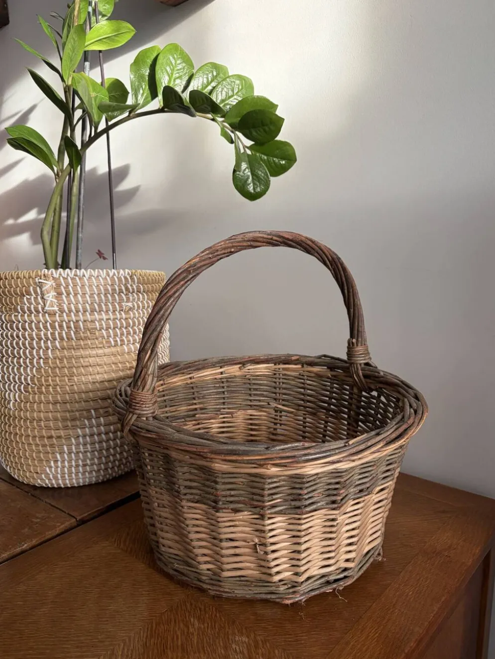Panier osier tressé vintage , grande anse