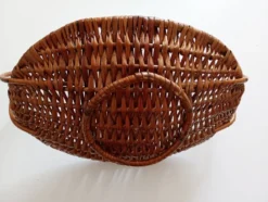 Panier plat en osier tressé