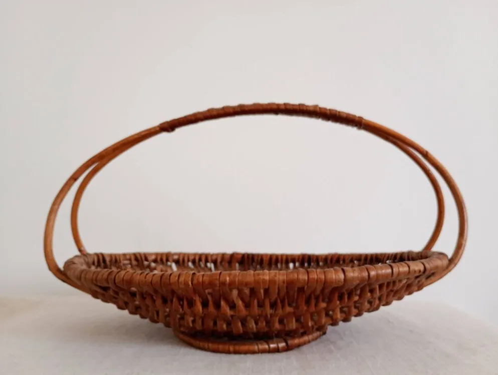 Panier plat en osier tressé