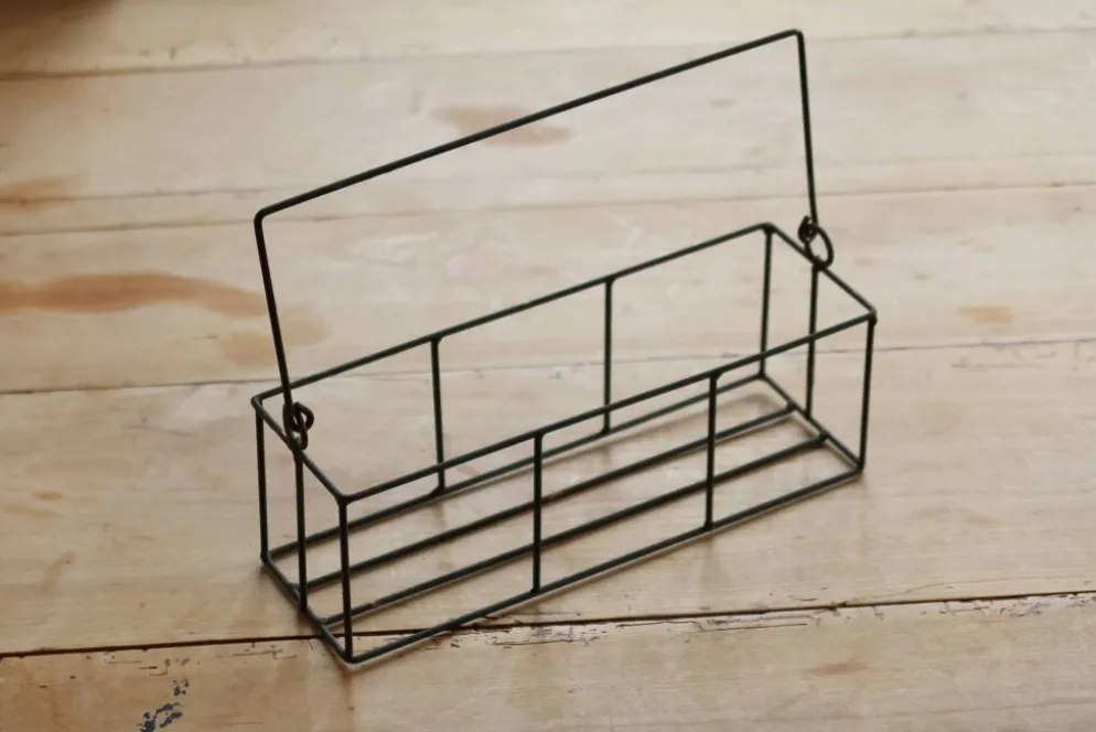 Panier rectangulaire en métal à structure filaire, doté d’une anse mobile e