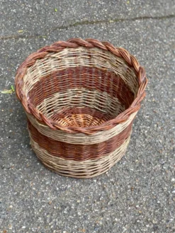 Panier rond en osier tressé bicolore